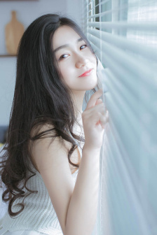唐一菲个人资料